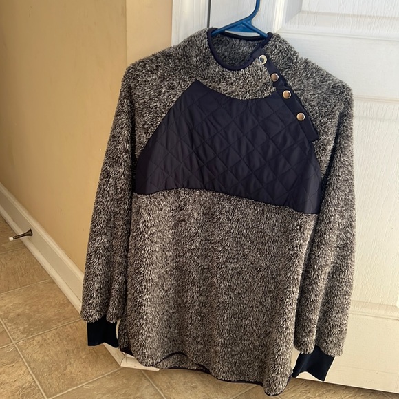 Pullover - Picture 1 of 3